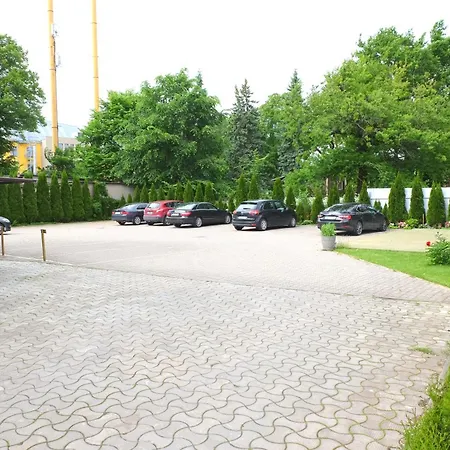 K8 Free Parking *